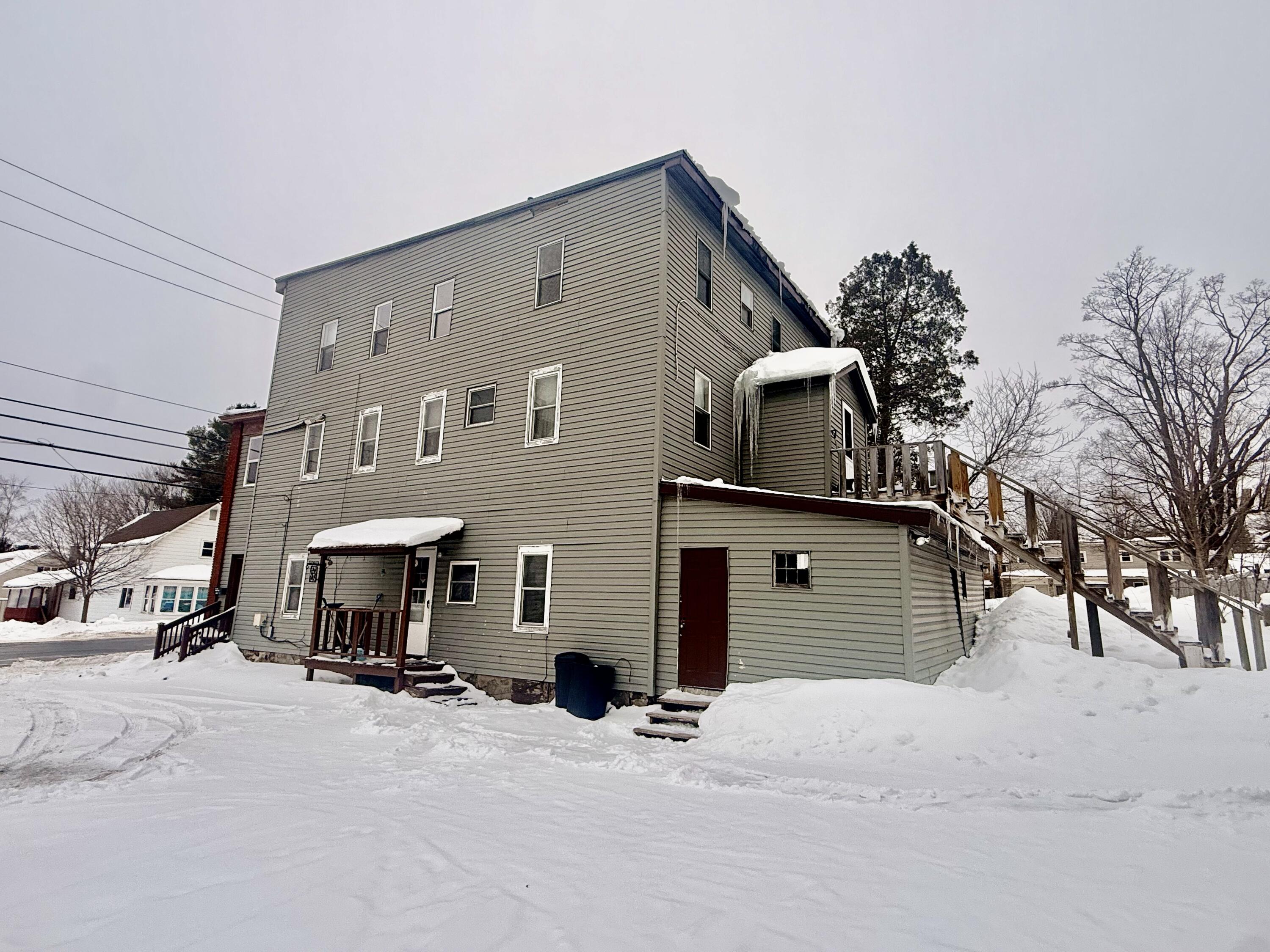 30 Chaney /81 Wawbeek Tupper Lake NY 12986