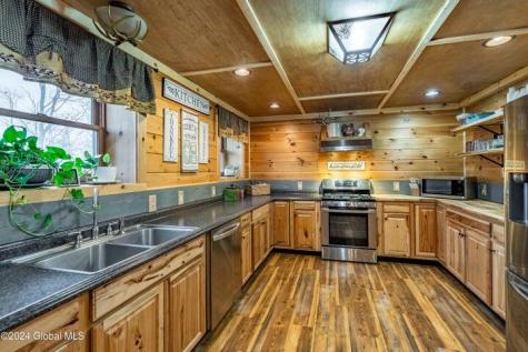 11 Maggie Dudley Road Crown Point NY 12928