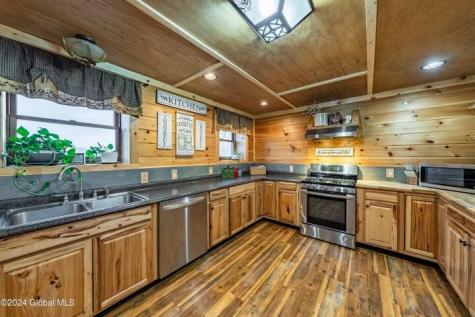 11 Maggie Dudley Road Crown Point NY 12928