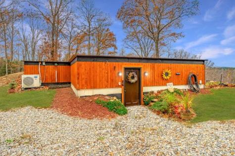 11 Maggie Dudley Road Crown Point NY 12928