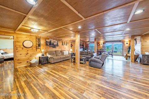 11 Maggie Dudley Road Crown Point NY 12928