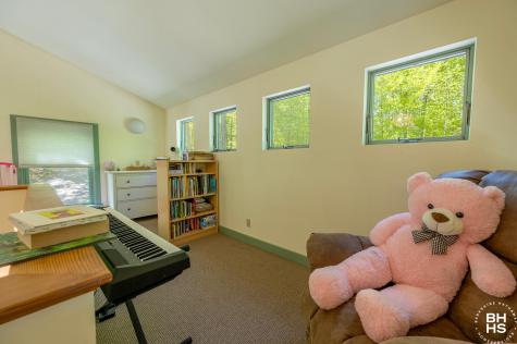 32 Corliss Point Way Keene NY 12942