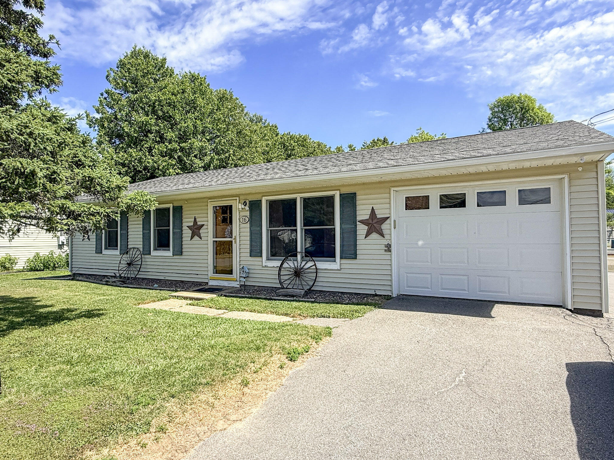 16 Genesee Lane Plattsburgh NY 12901