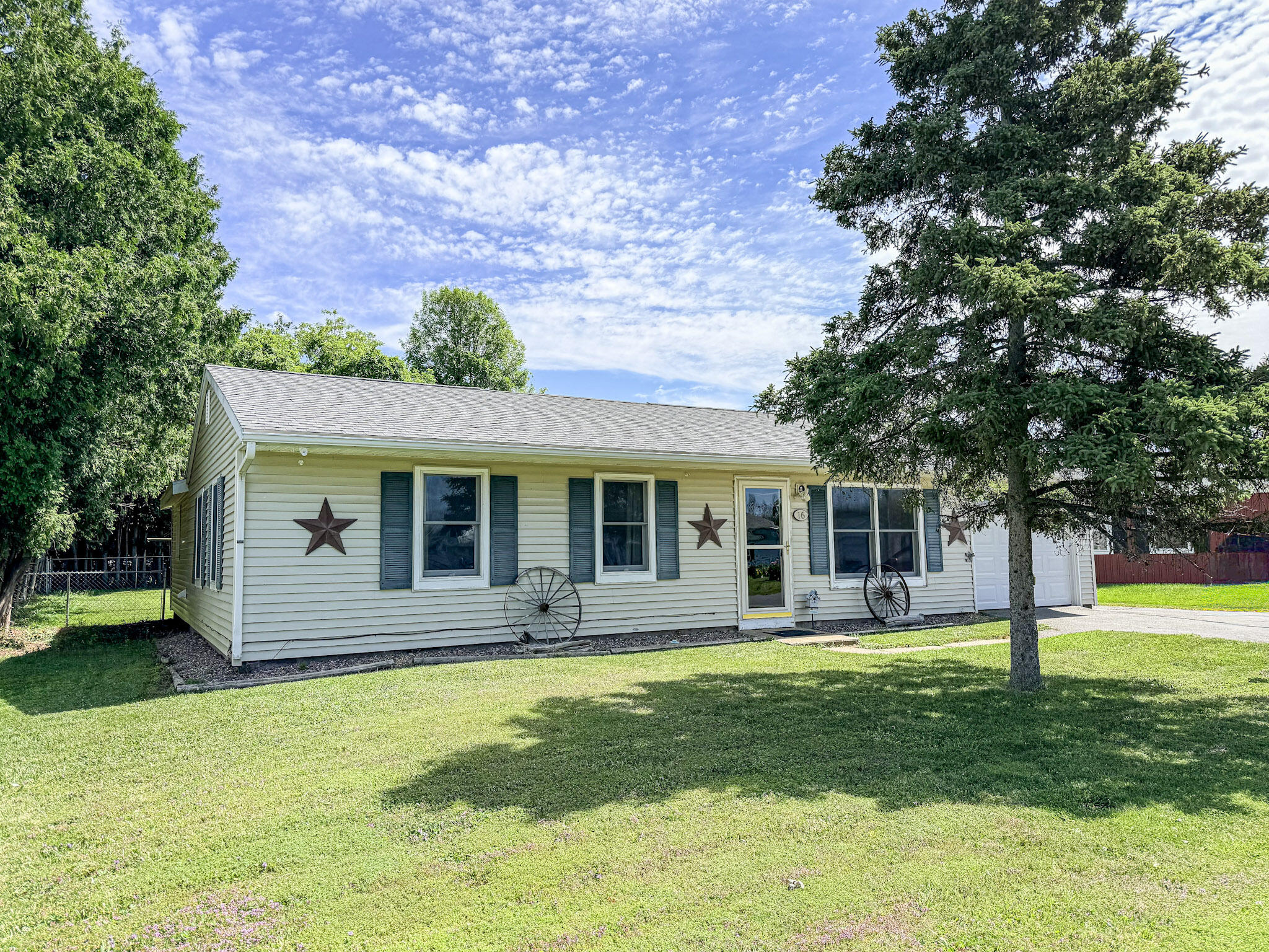 16 Genesee Lane Plattsburgh NY 12901
