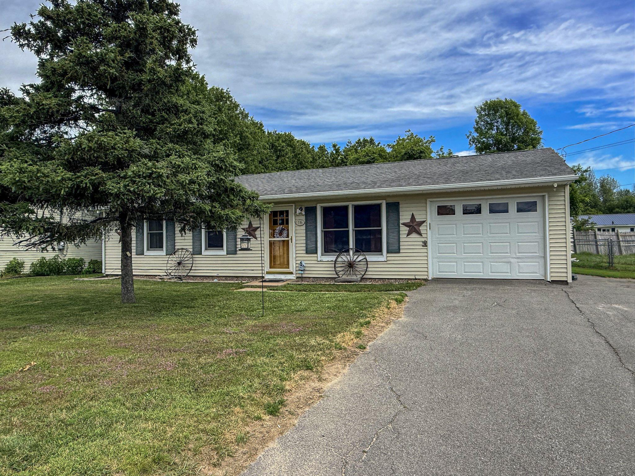 16 Genesee Lane Plattsburgh NY 12901