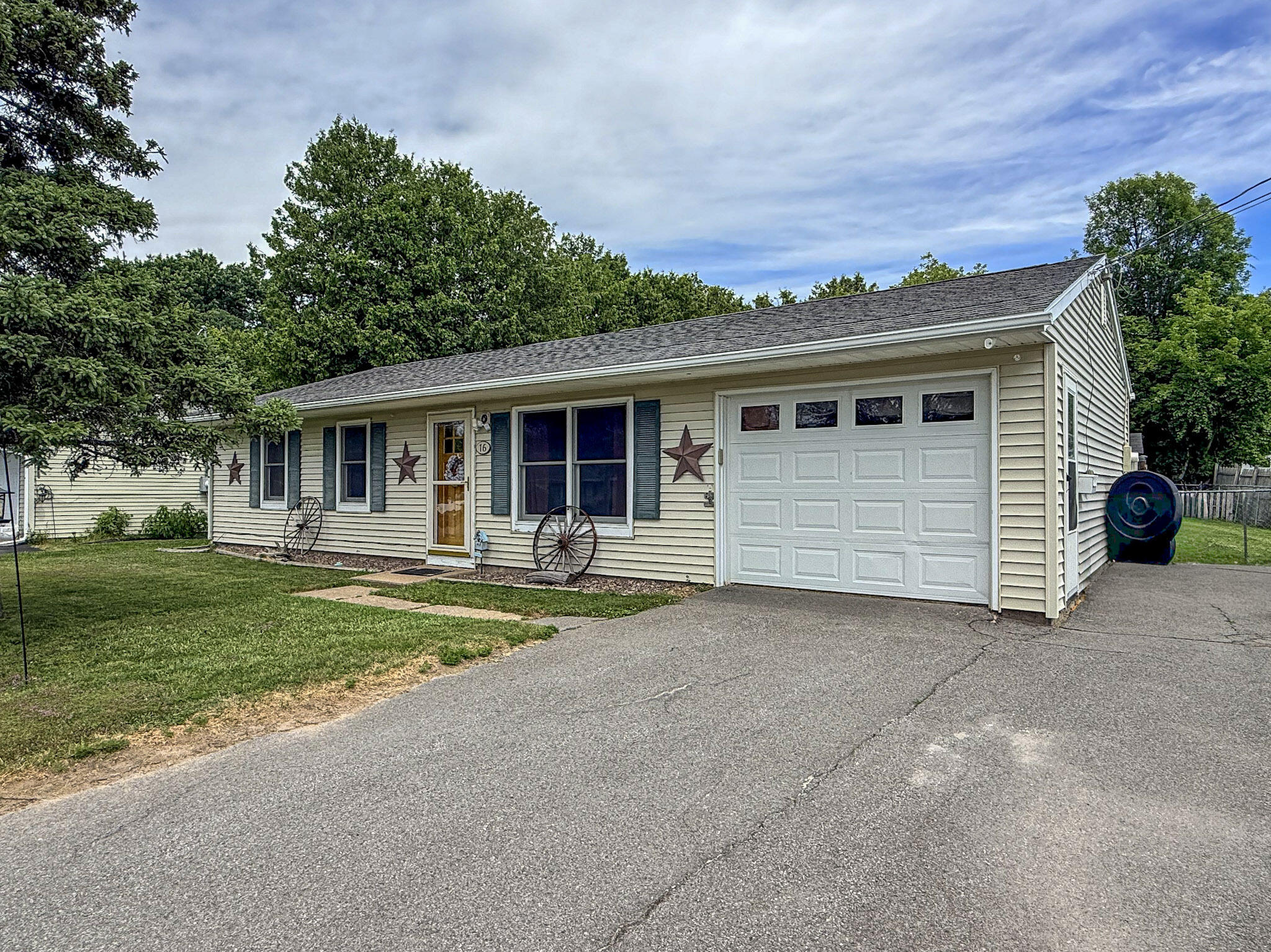 16 Genesee Lane Plattsburgh NY 12901