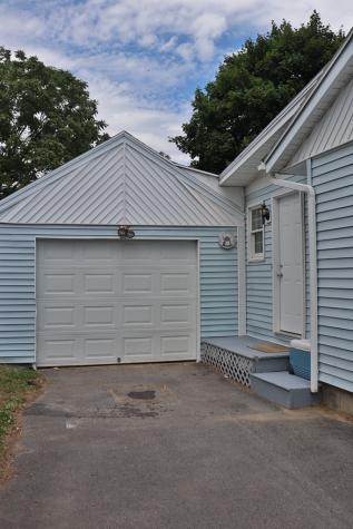 28 Mcintosh Drive Peru NY 12972