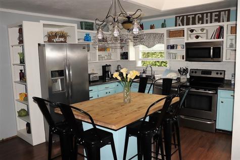 28 Mcintosh Drive Peru NY 12972