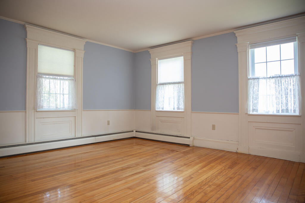 13 Beggs Point Street Essex NY 12936