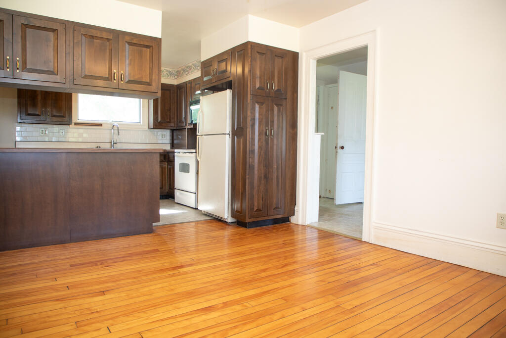 13 Beggs Point Street Essex NY 12936