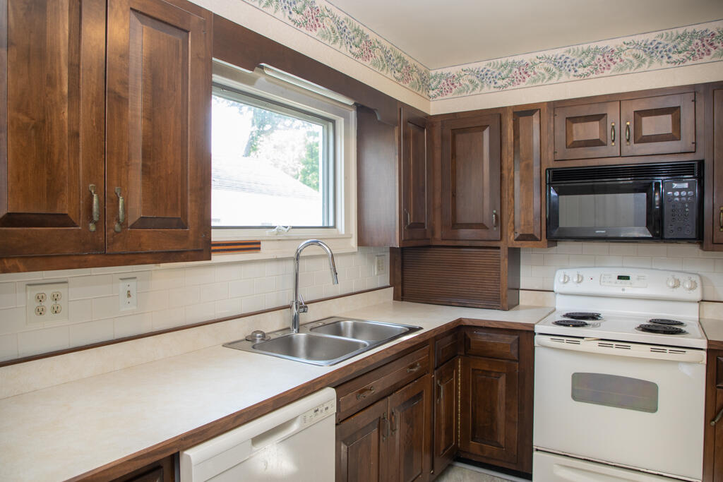 13 Beggs Point Street Essex NY 12936