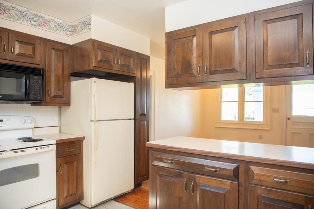 13 Beggs Point Street Essex NY 12936