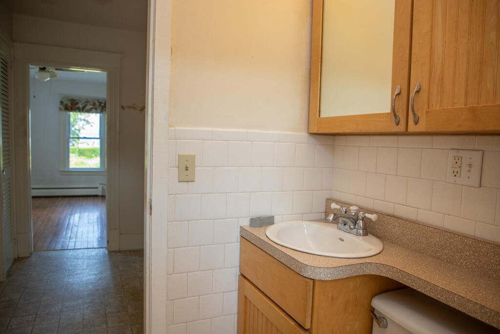 13 Beggs Point Street Essex NY 12936