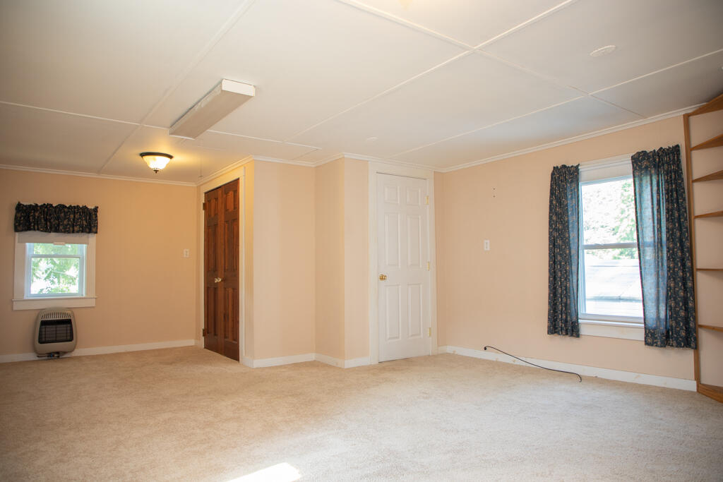 13 Beggs Point Street Essex NY 12936
