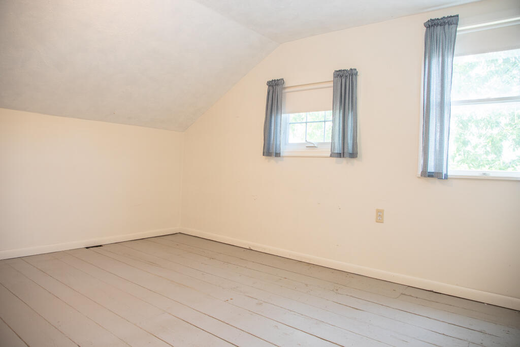 13 Beggs Point Street Essex NY 12936