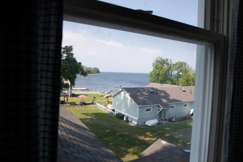 13 Beggs Point Street Essex NY 12936