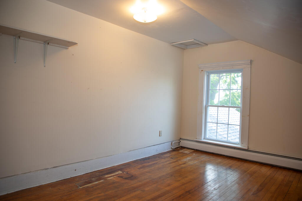 13 Beggs Point Street Essex NY 12936
