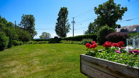 13 Beggs Point Street Essex NY 12936