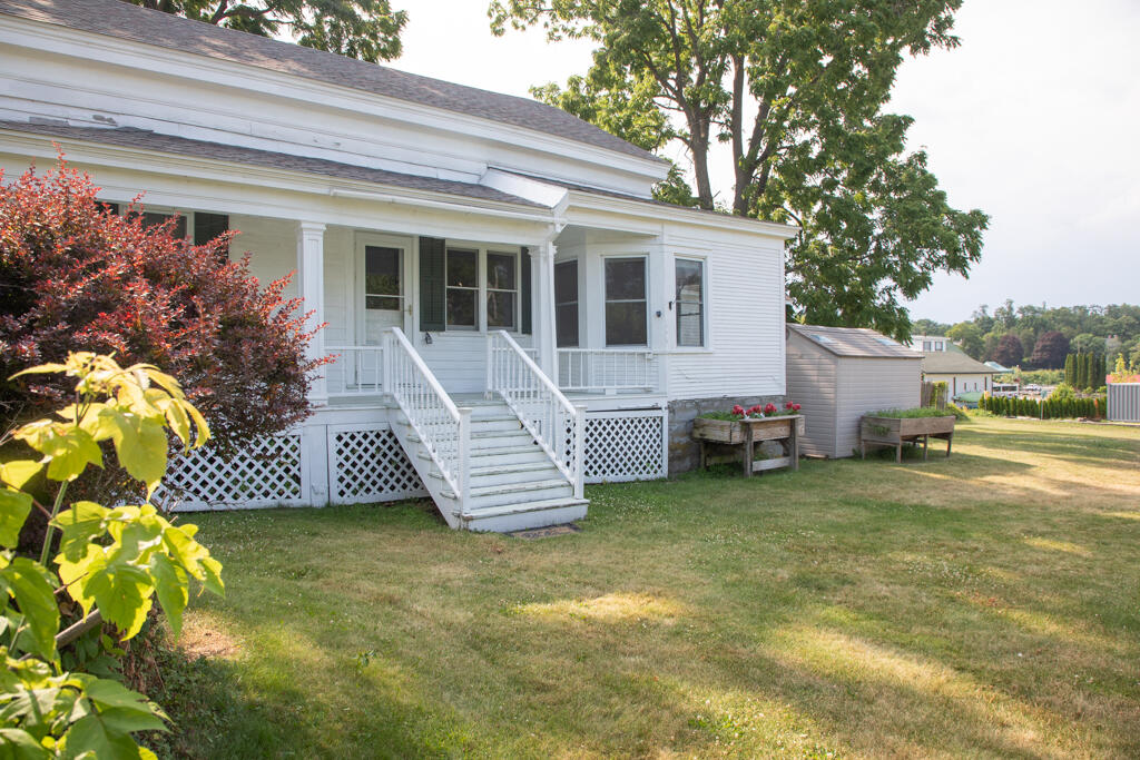 13 Beggs Point Street Essex NY 12936