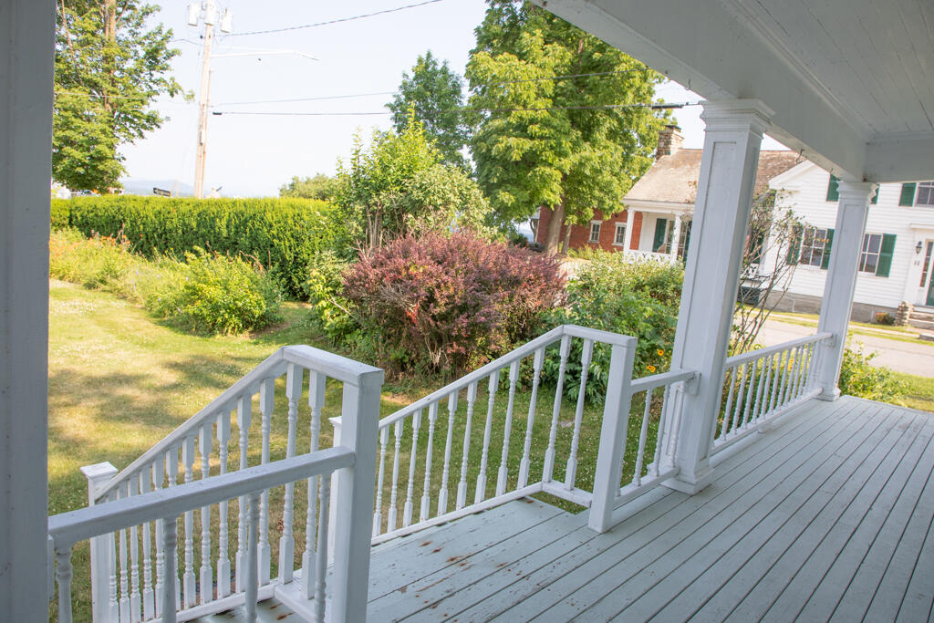 13 Beggs Point Street Essex NY 12936