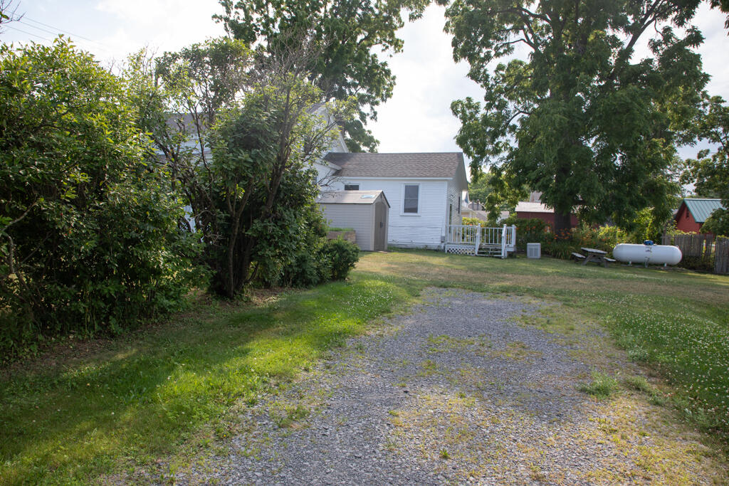 13 Beggs Point Street Essex NY 12936