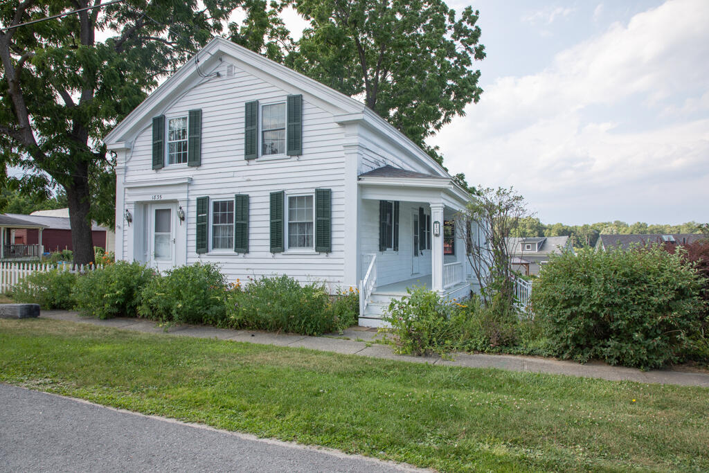 13 Beggs Point Street Essex NY 12936