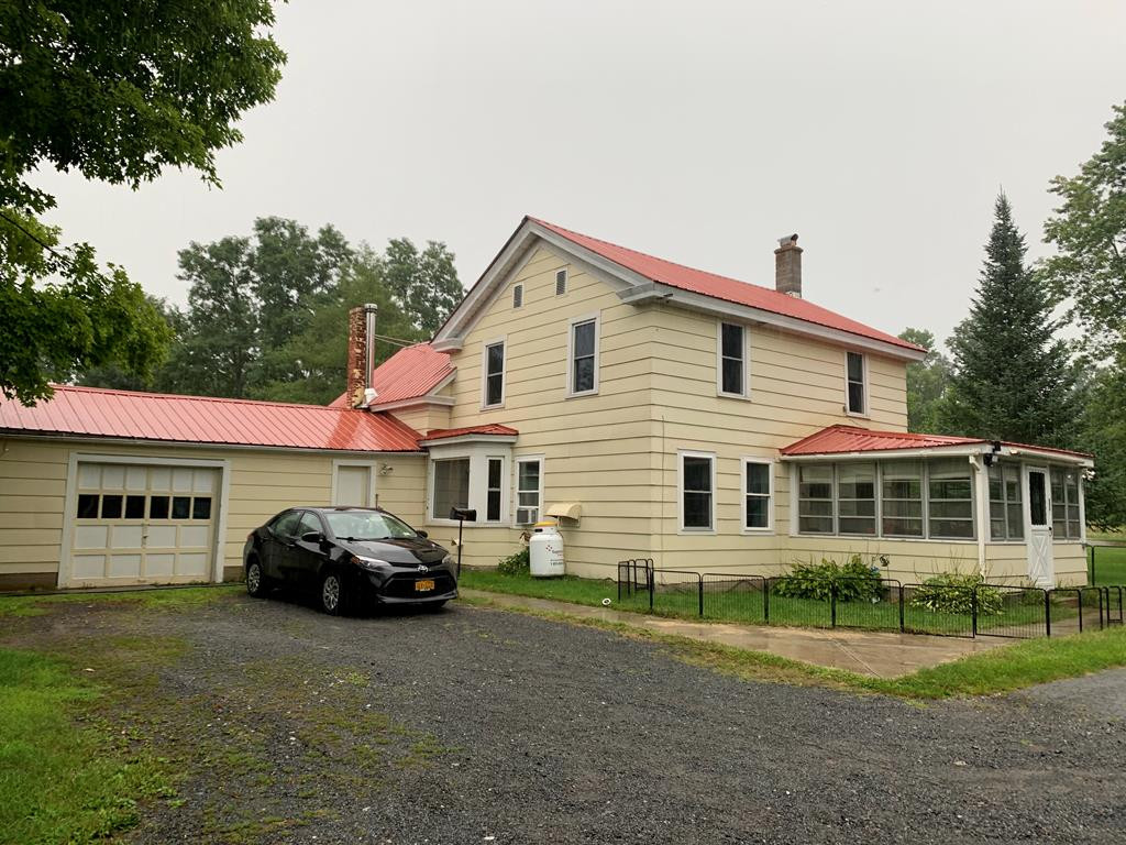 10 Moore Lane Keeseville NY 12944