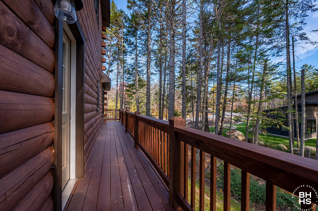 11 Lambs Way Lake Placid NY 12946