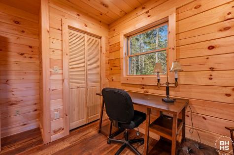 11 Lambs Way Lake Placid NY 12946