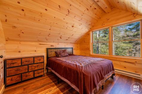 11 Lambs Way Lake Placid NY 12946