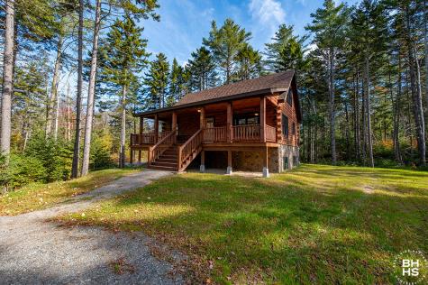 11 Lambs Way Lake Placid NY 12946