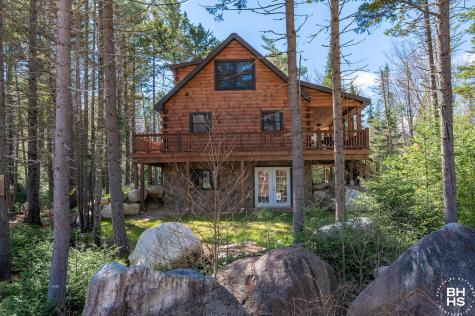 11 Lambs Way Lake Placid NY 12946