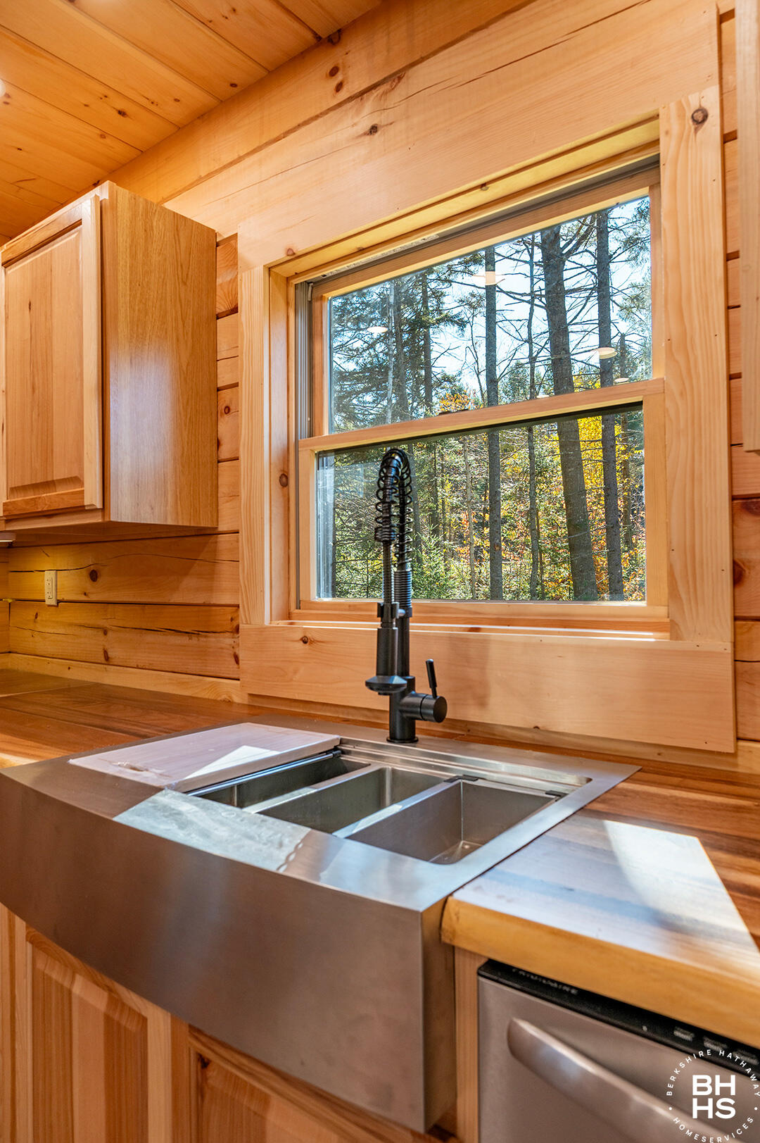 11 Lambs Way Lake Placid NY 12946