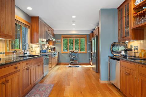 55 Woodpecker Way Keene NY 12942