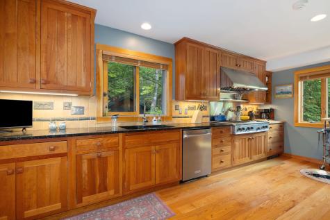 55 Woodpecker Way Keene NY 12942