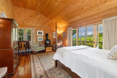 55 Woodpecker Way Keene NY 12942