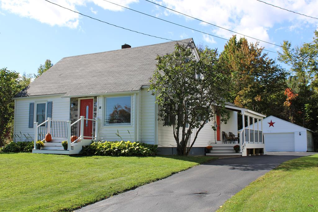 29 Maple Street Morrisonville NY 12962