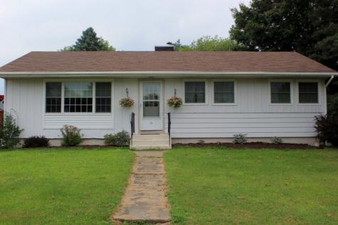 24 Mcintosh Drive Peru NY 12972