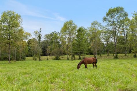 2783 Essex Road Essex NY 12936