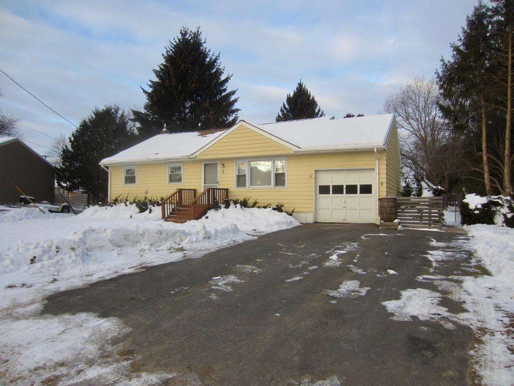 5 Lakeside Court Plattsburgh NY 12901