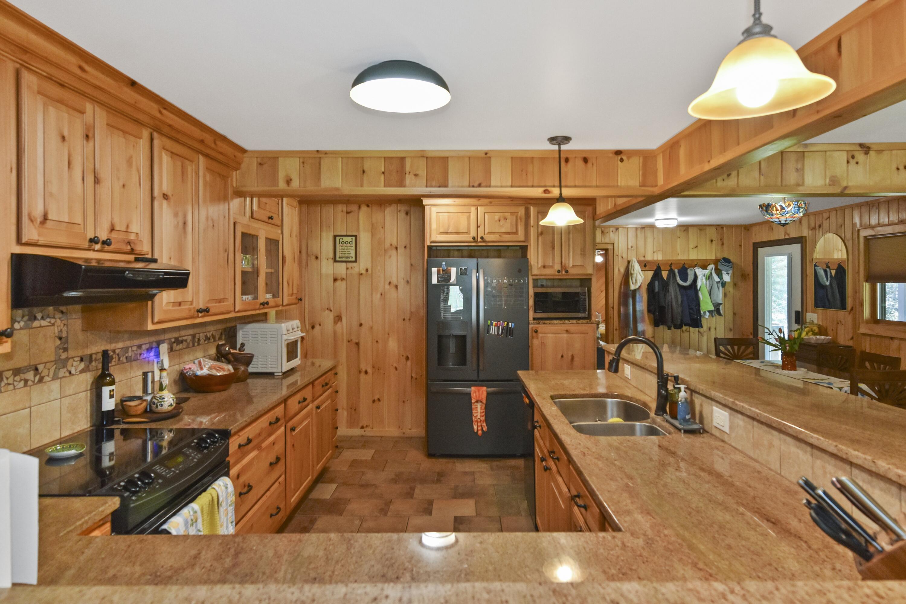 10807 Nys Route 9n Keene NY 12942
