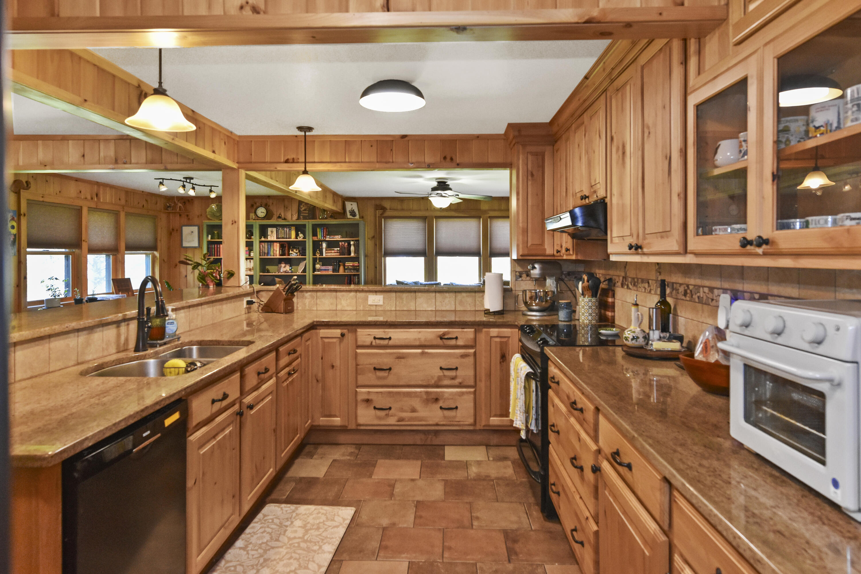 10807 Nys Route 9n Keene NY 12942
