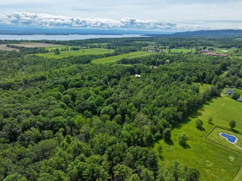 53 Blockhouse Road Essex NY 12936