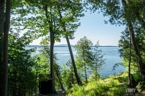 78 Frisbie Way Westport NY 12993