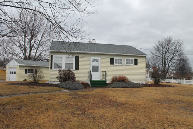 32 Mcintosh Drive Peru NY 12972