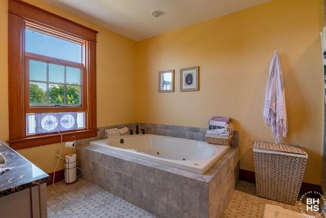 56 Albee Lane Essex NY 12936