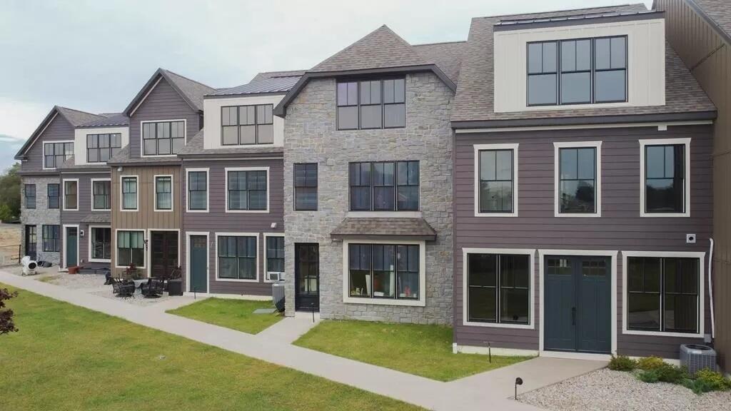 8 Lennox Way Plattsburgh NY 12901