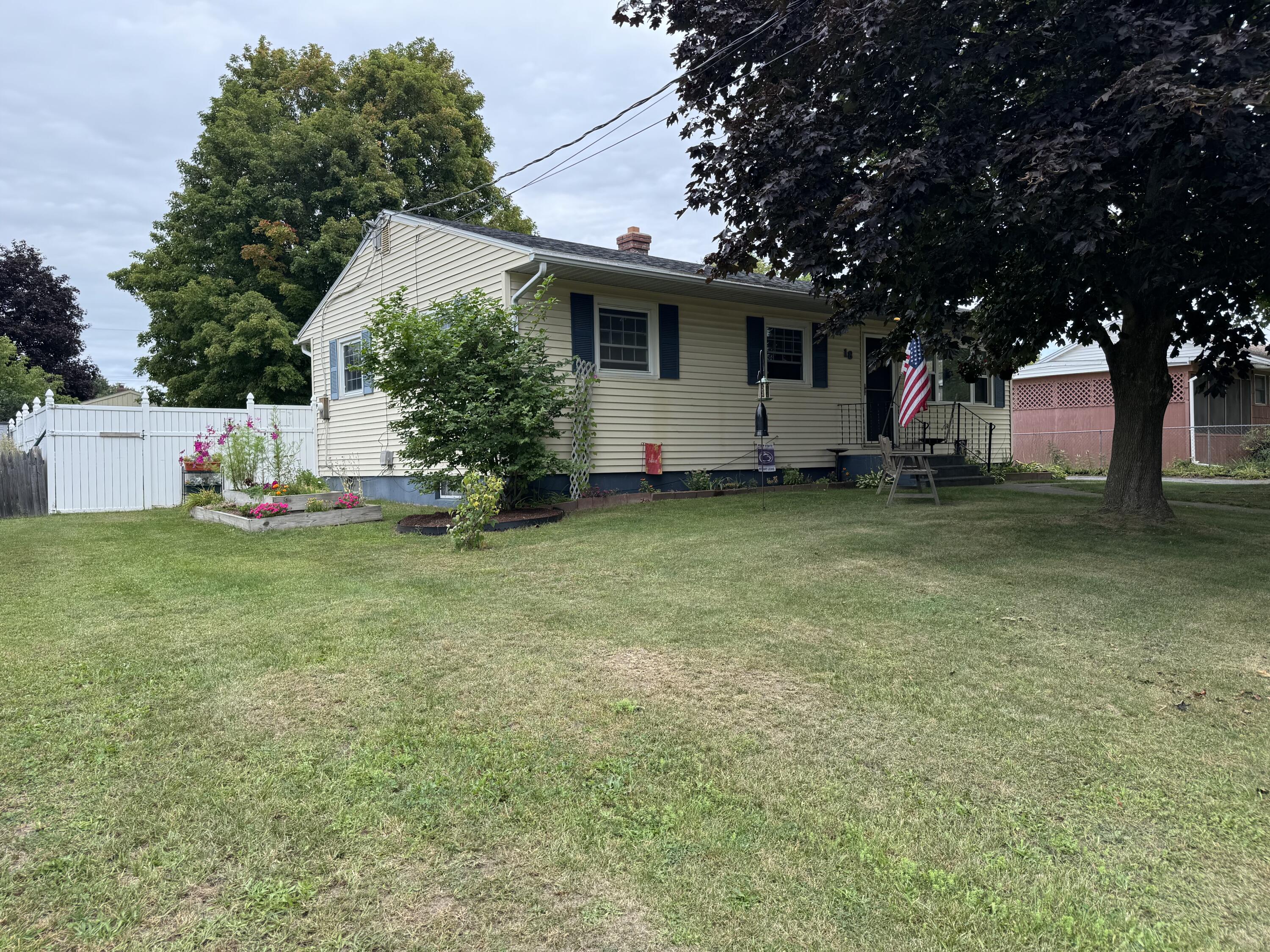 18 Mcintosh Drive Peru NY 12972
