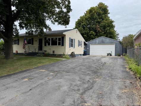 18 Mcintosh Drive Peru NY 12972