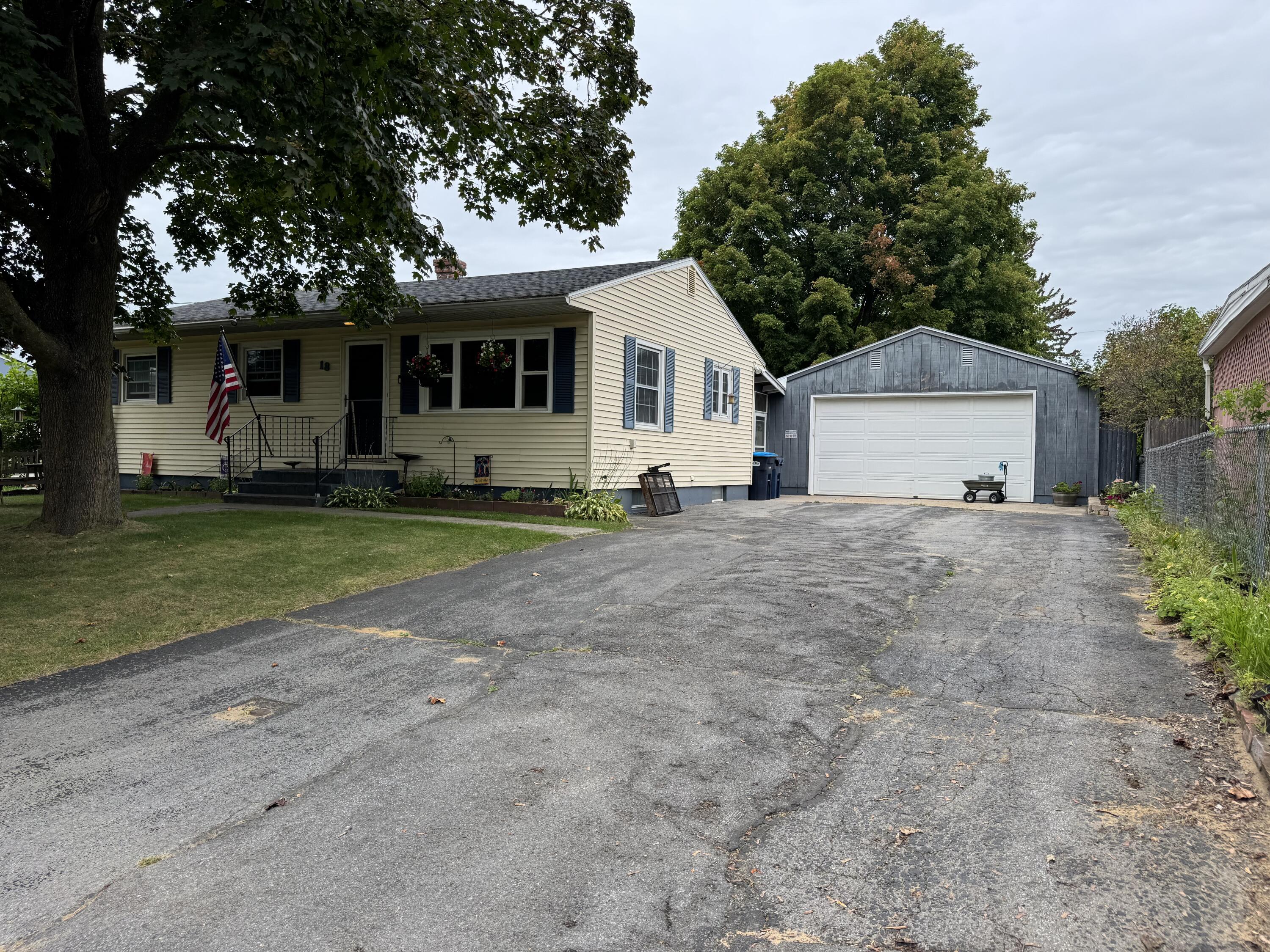 18 Mcintosh Drive Peru NY 12972